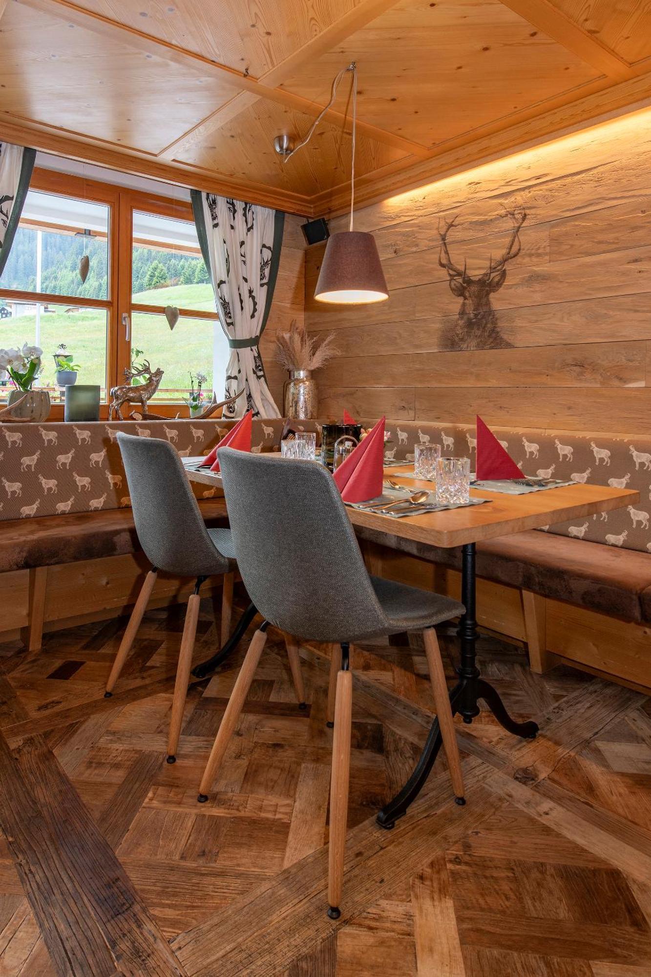 Hotel Alpenrose การ์กเอลเลิน ภายนอก รูปภาพ