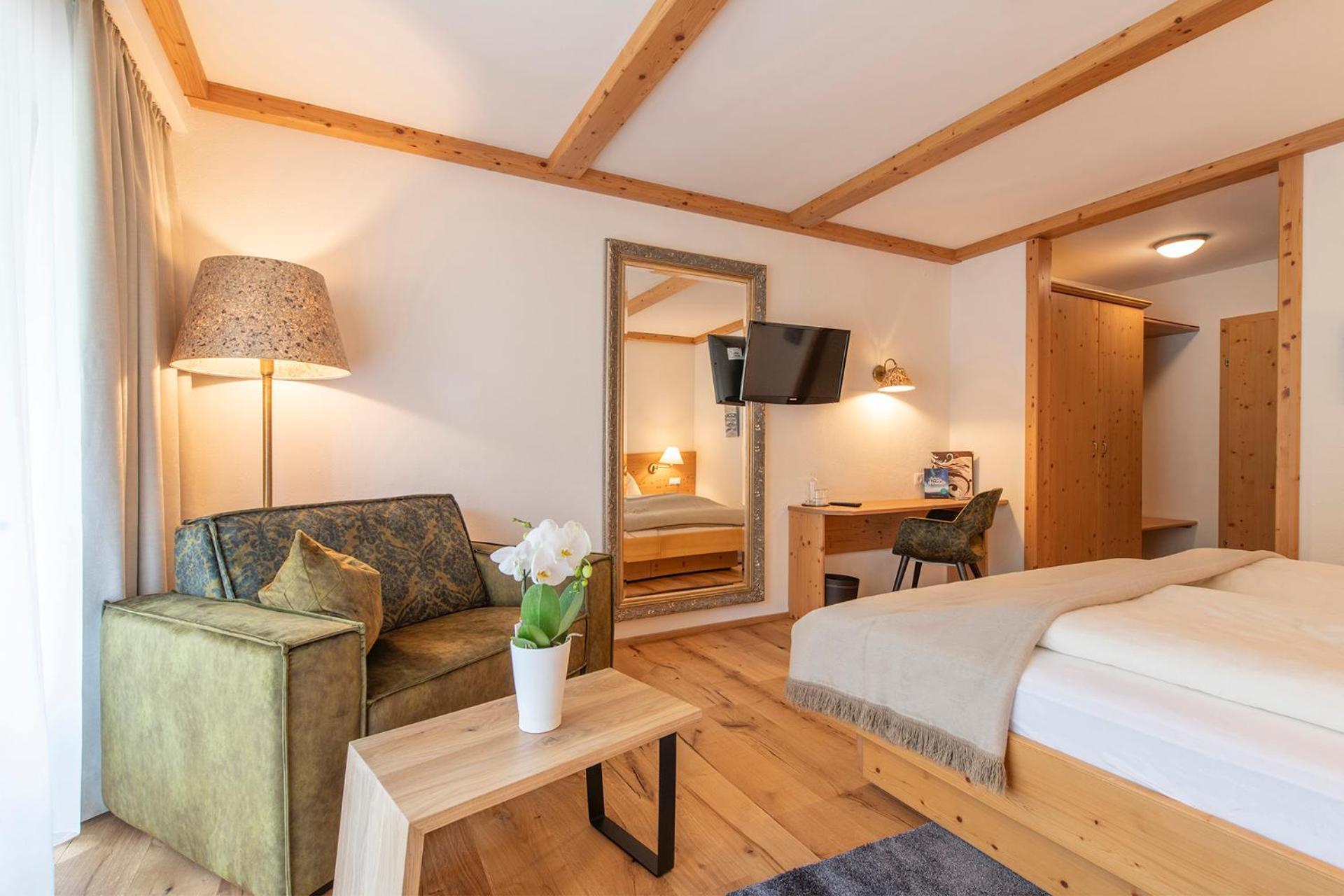 Hotel Alpenrose การ์กเอลเลิน ภายนอก รูปภาพ