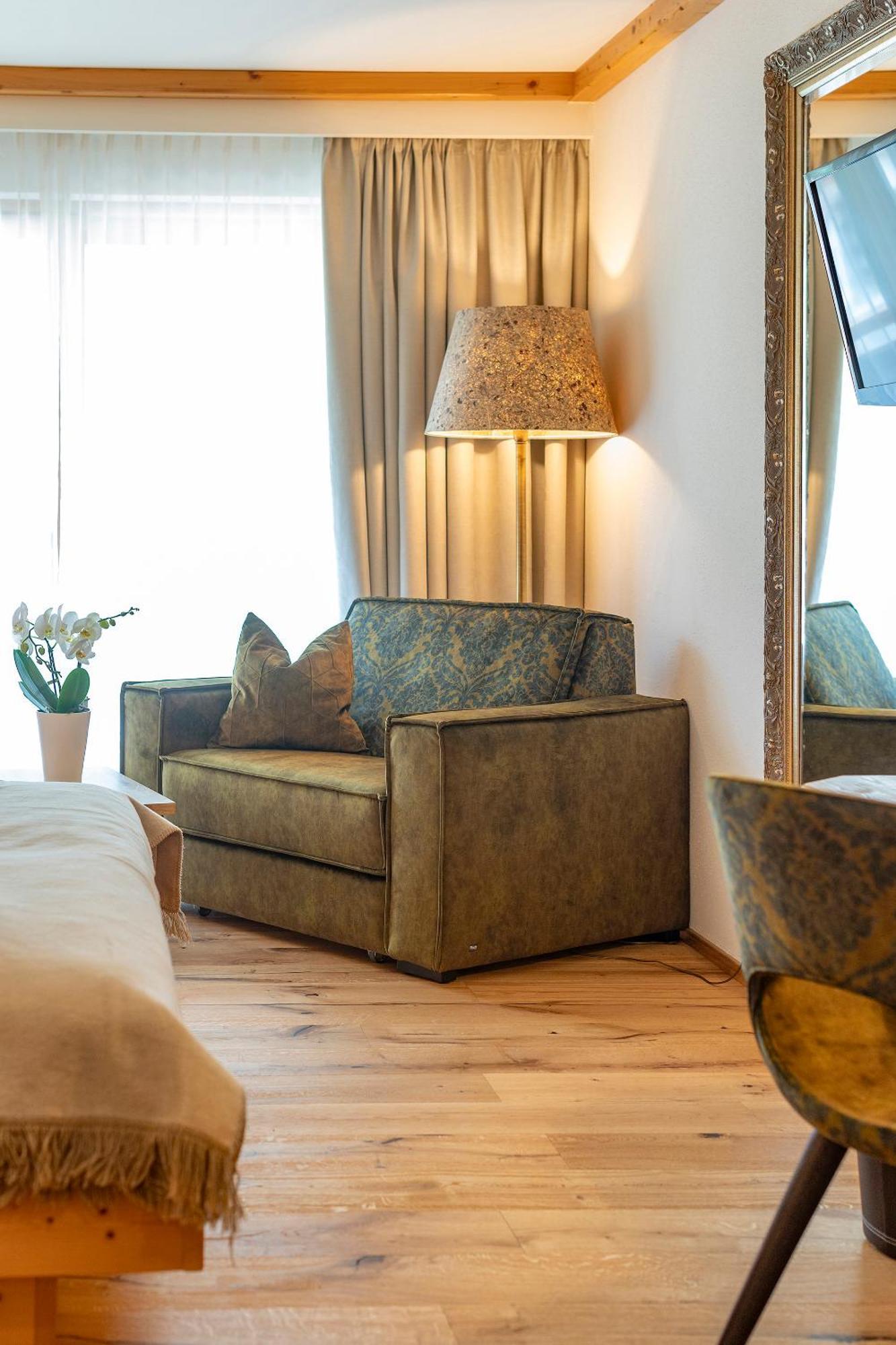 Hotel Alpenrose การ์กเอลเลิน ภายนอก รูปภาพ
