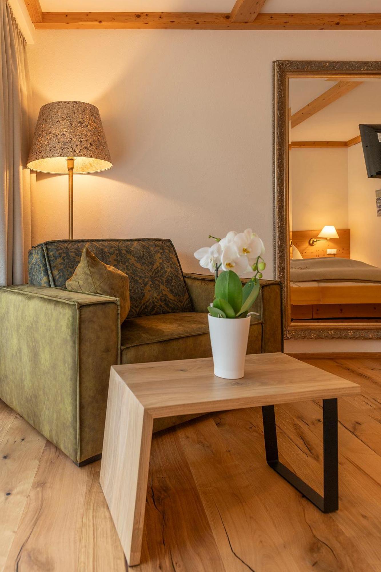 Hotel Alpenrose การ์กเอลเลิน ภายนอก รูปภาพ